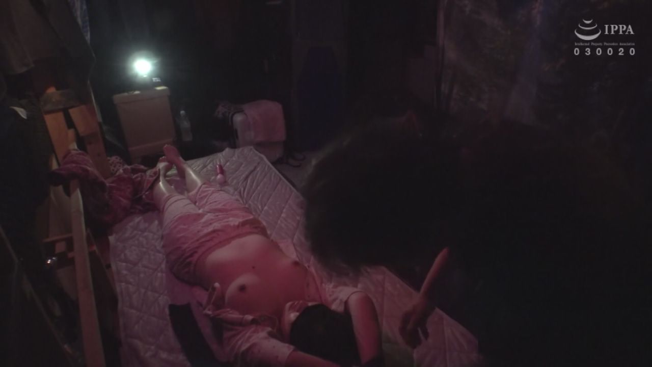 [C-2900] I naturally made a move on my wife's friend, "Married Woman Terumi, 36 years old," who came to stay in my room.